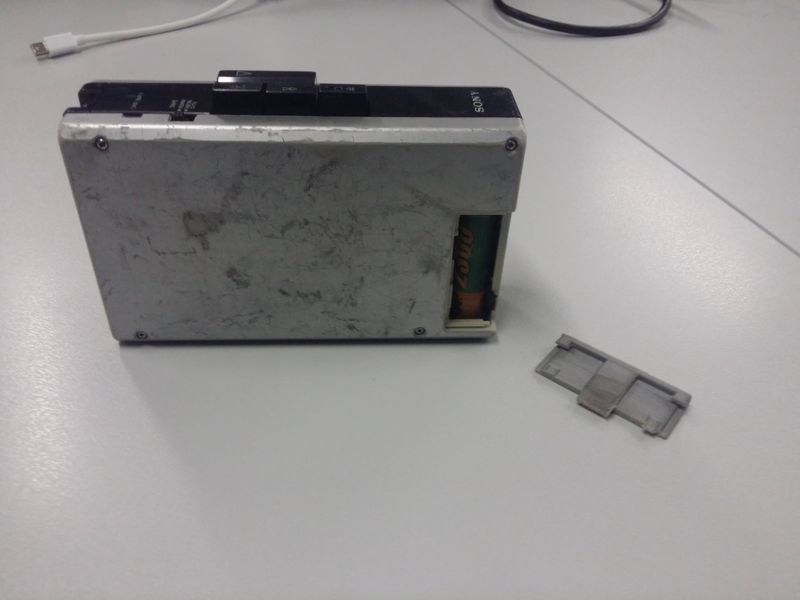 Datei:3D Walkmanbatterieabdeckung 08.jpg